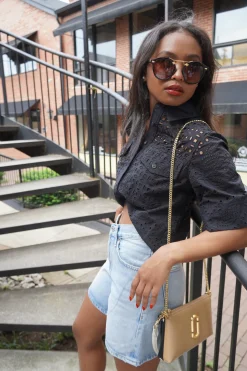 V-Waist Short in Backbeat